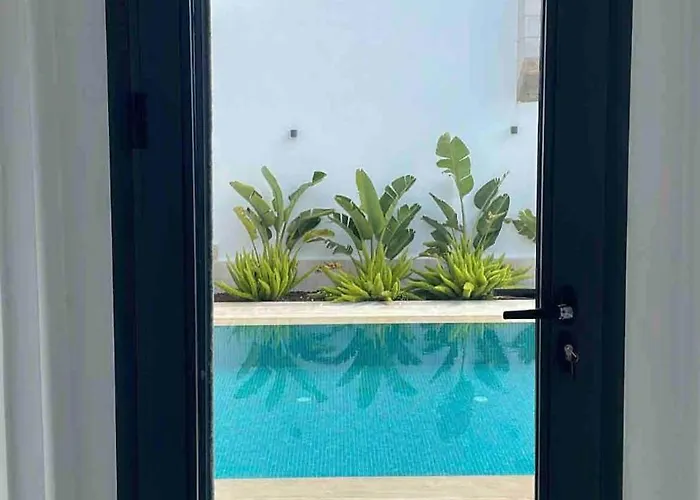 ヴィラ Luxury 4 Bedroom With Private Pool 200m To - Yeni Duenya