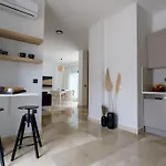 Luxury 4 Bedroom With Private Pool 200m To - Yeni Dunya