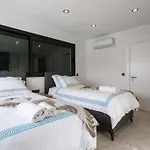Luxury 4 Bedroom With Private Pool 200m To - Yeni Dunya *