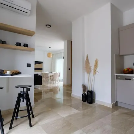 Luxury New With 4 Bedrooms And Private Pool