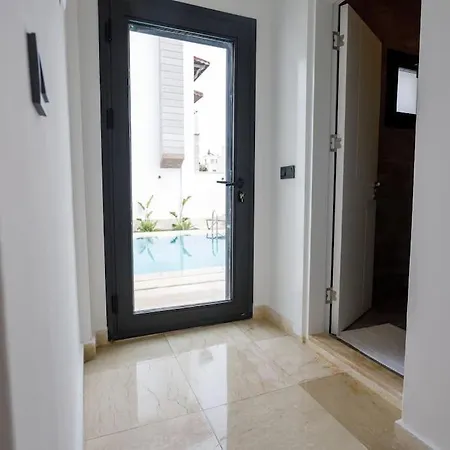 Villa Luxury New With 4 Bedrooms And Private Pool