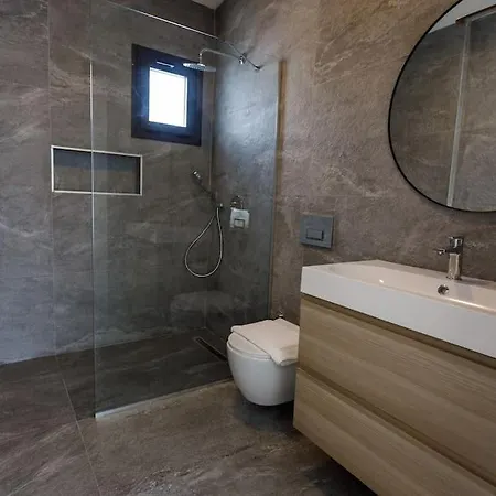 Villa Luxury New With 4 Bedrooms And Private Pool