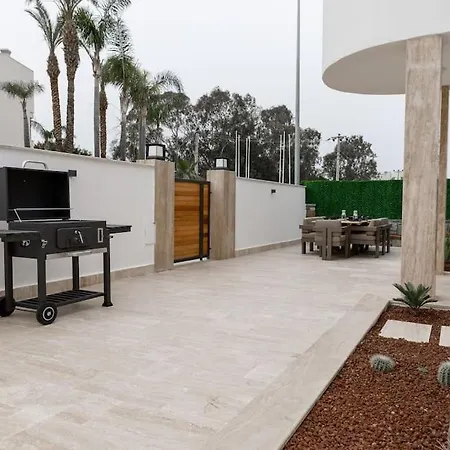 Luxury New With 4 Bedrooms And Private Pool