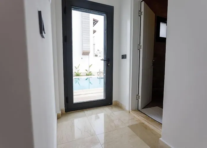 Βίλα Luxury 4 Bedroom With Private Pool 200m To - Yeni Duenya