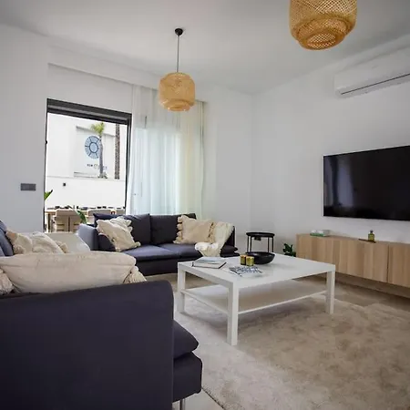 Luxury 4 Bedroom With Private Pool 200m To - Yeni Duenya Villa