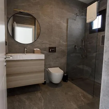 Luxury 4 Bedroom With Private Pool 200m To - Yeni Duenya