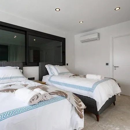 Luxury 4 Bedroom With Private Pool 200m To - Yeni Duenya *