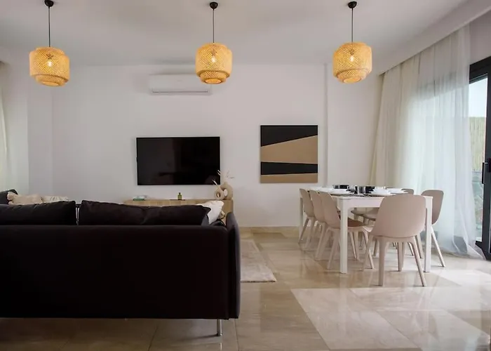 Luxury 4 Bedroom With Private Pool 200m To - Yeni Dunya Vila *