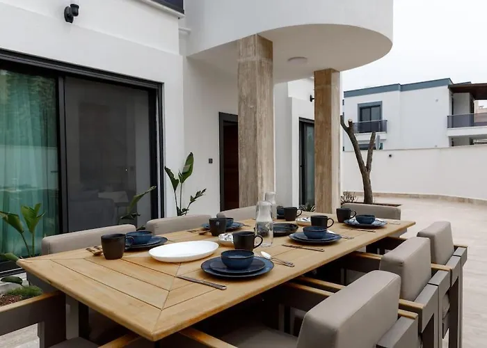 Luxury 4 Bedroom With Private Pool 200m To - Yeni Dunya Vila *