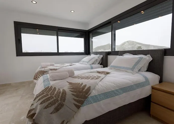 Luxury 4 Bedroom With Private Pool 200m To - Yeni Dunya Vila *