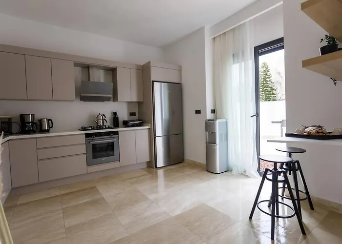 Vila Luxury 4 Bedroom With Private Pool 200m To - Yeni Dunya