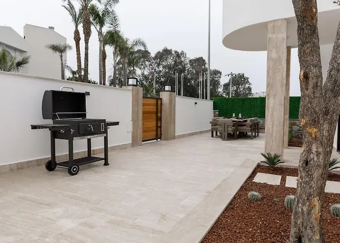 Luxury 4 Bedroom With Private Pool 200m To - Yeni Dunya