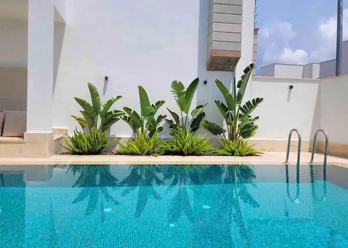 Luxury 4 Bedroom With Private Pool 200m To - Yeni Dunya Vila *